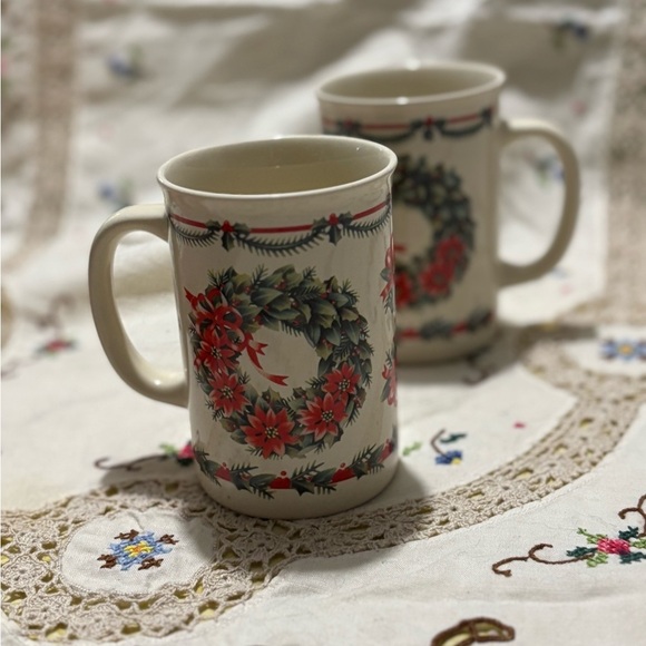 Otagiri Red and Green Holiday Decor Mugs set of 2 - Picture 5 of 8